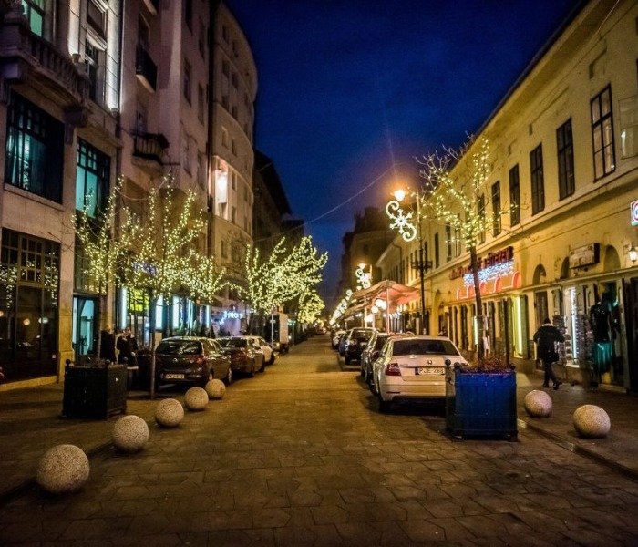 A kanapén ülve sétálhatunk Budapesten