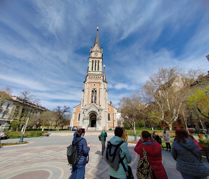 Teltházzal mentek az áprilisi séták