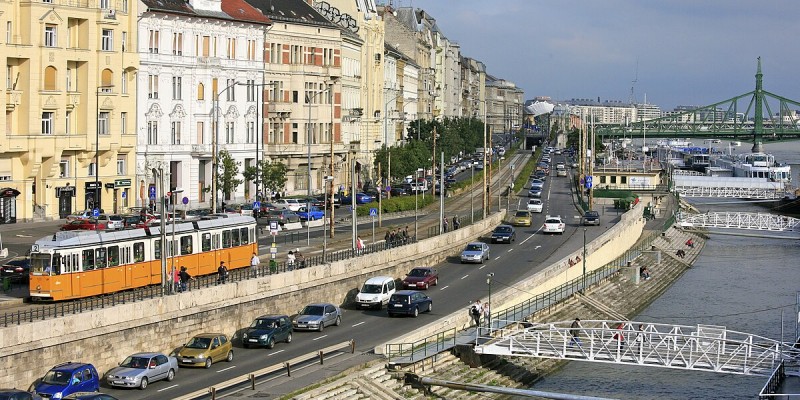 https___commons.wikimedia.org_wiki_File_Budapest_District_V,_Belgrád_rakpart,_Road_Along_the_Danube_(5999504441)