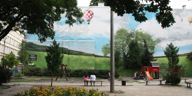 Király utca - Kazinczy utca sarok - Falfestmény a játszótéren