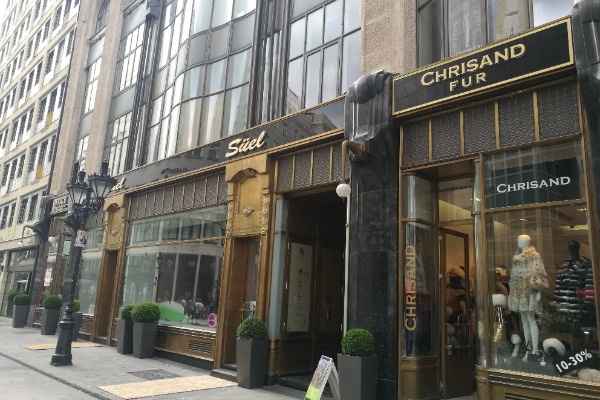 Chrisand Fur