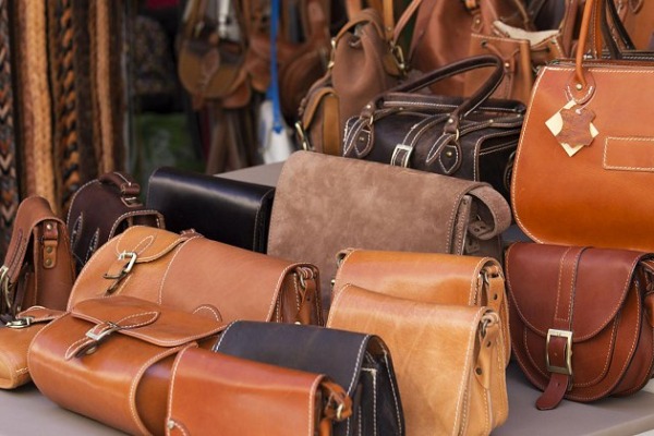 Manossi Bőrdíszmű Táska-cipő üzlet