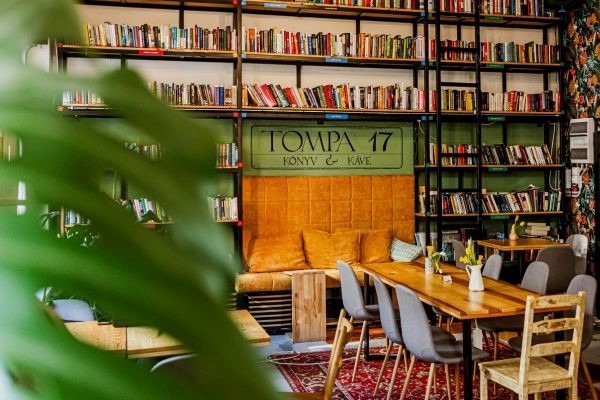 Tompa17 könyv és kávézó
